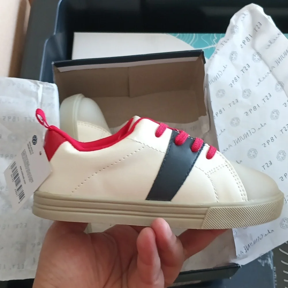 Oshkosh B'Gosh Toddler Brad Casual shoes. Size 11 toddler.